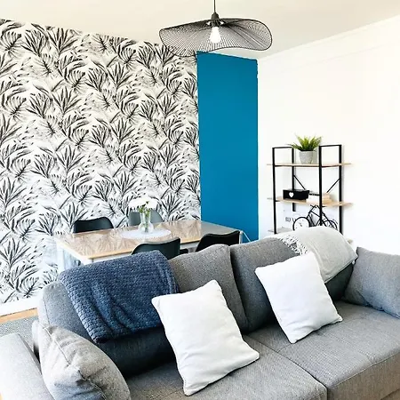 A Deux Pas Situé En Hyper Centre *