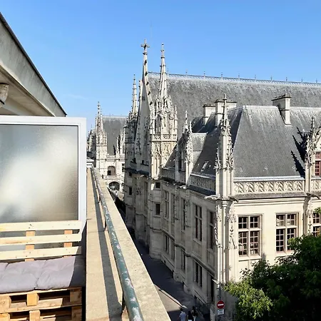 Appartement A Deux Pas Situé En Hyper Centre *